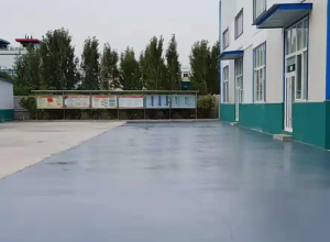 本溪彩色路面喷涂翻新的材料对冬季